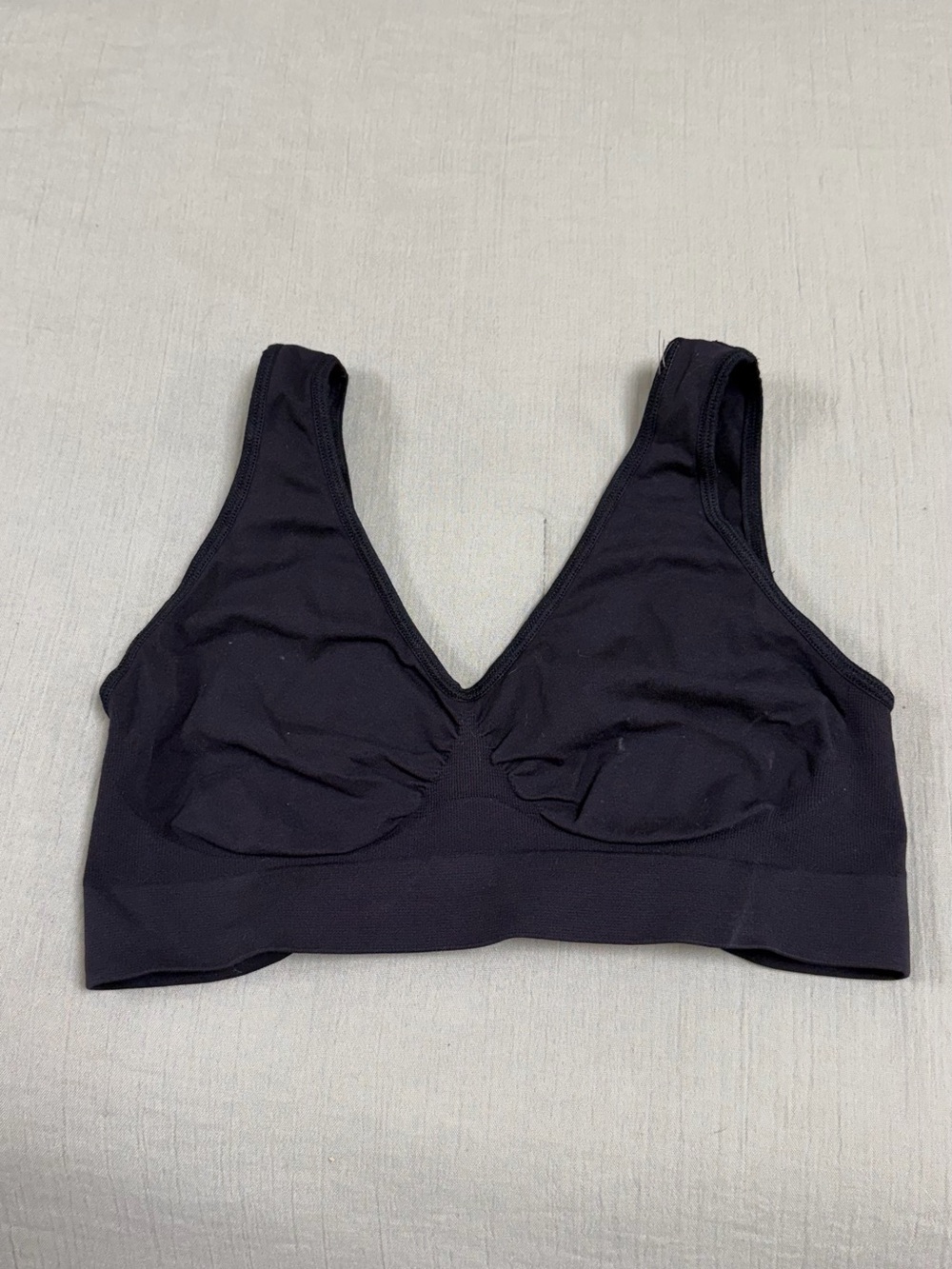 Seamless V-Neck Wireless Comfort Bralette - Black